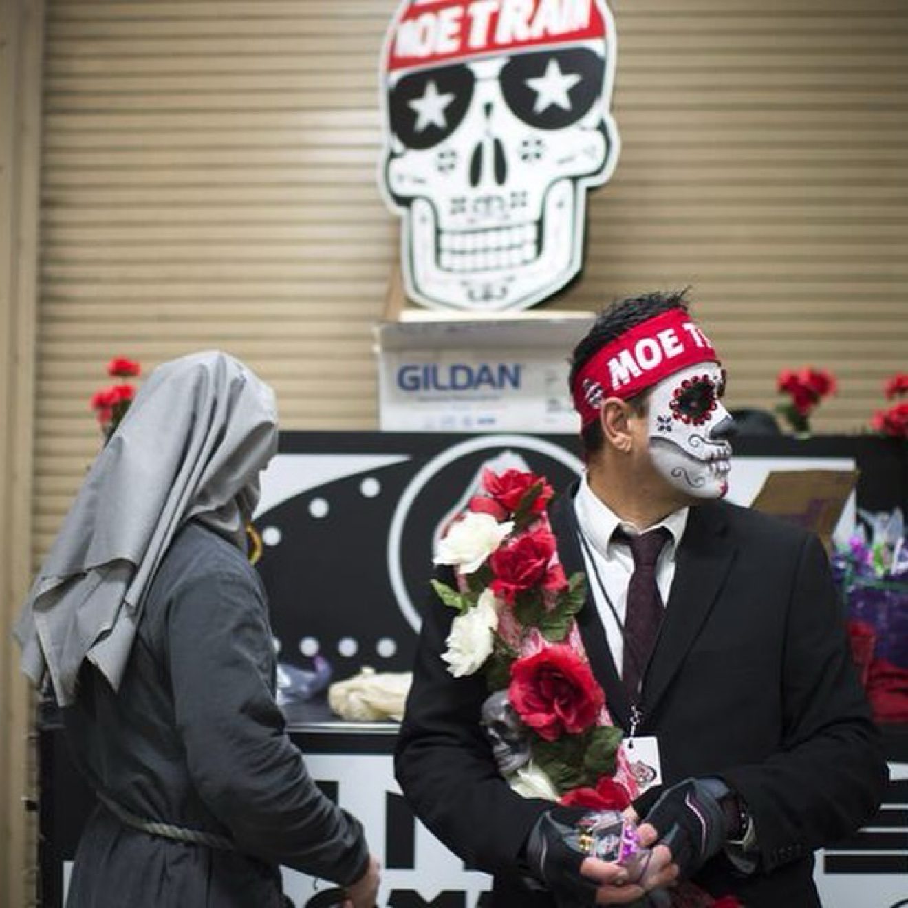 Moe holding his Moe Train skull sign in the Wing Bowl arena